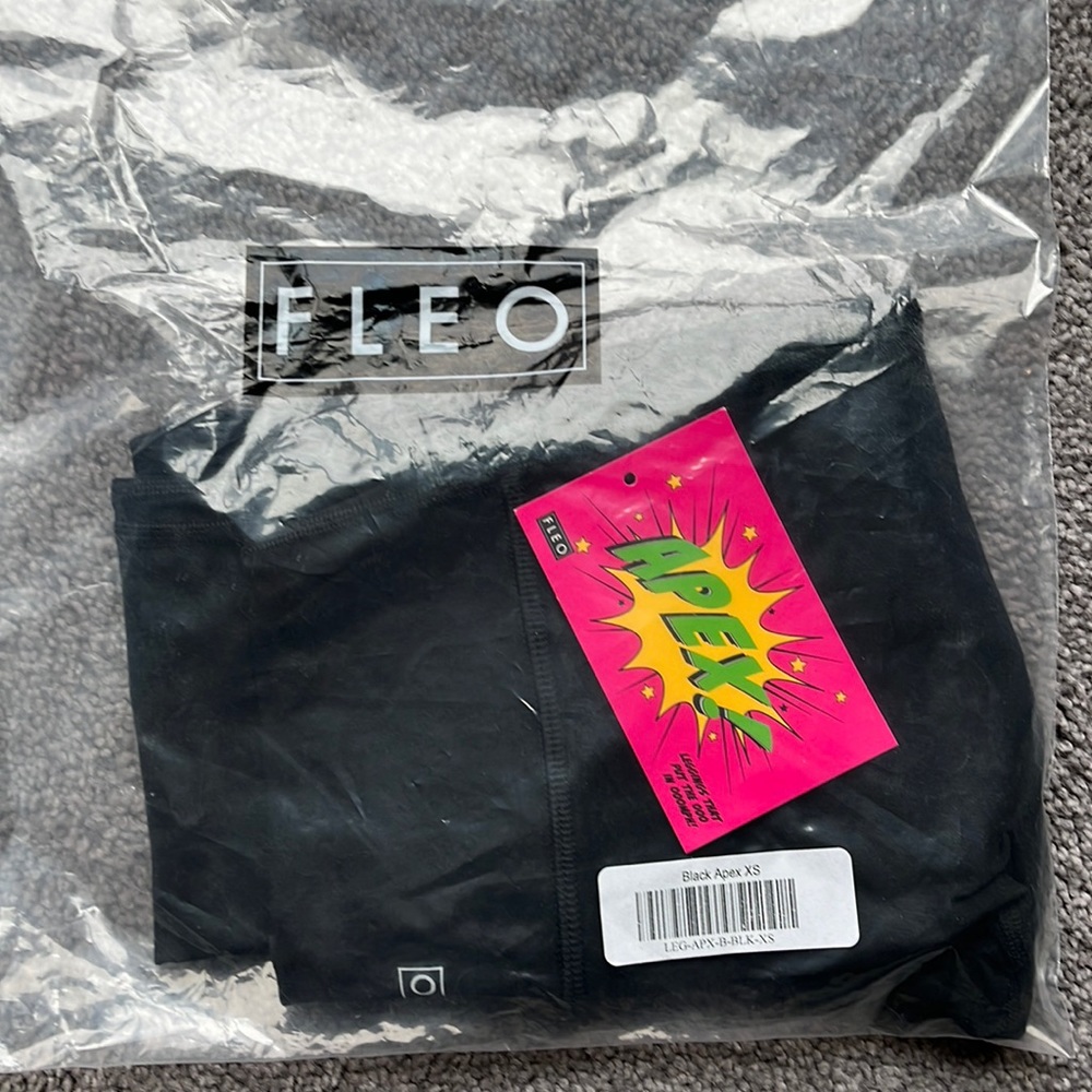 FLEO NWT Apex XS leggings Black